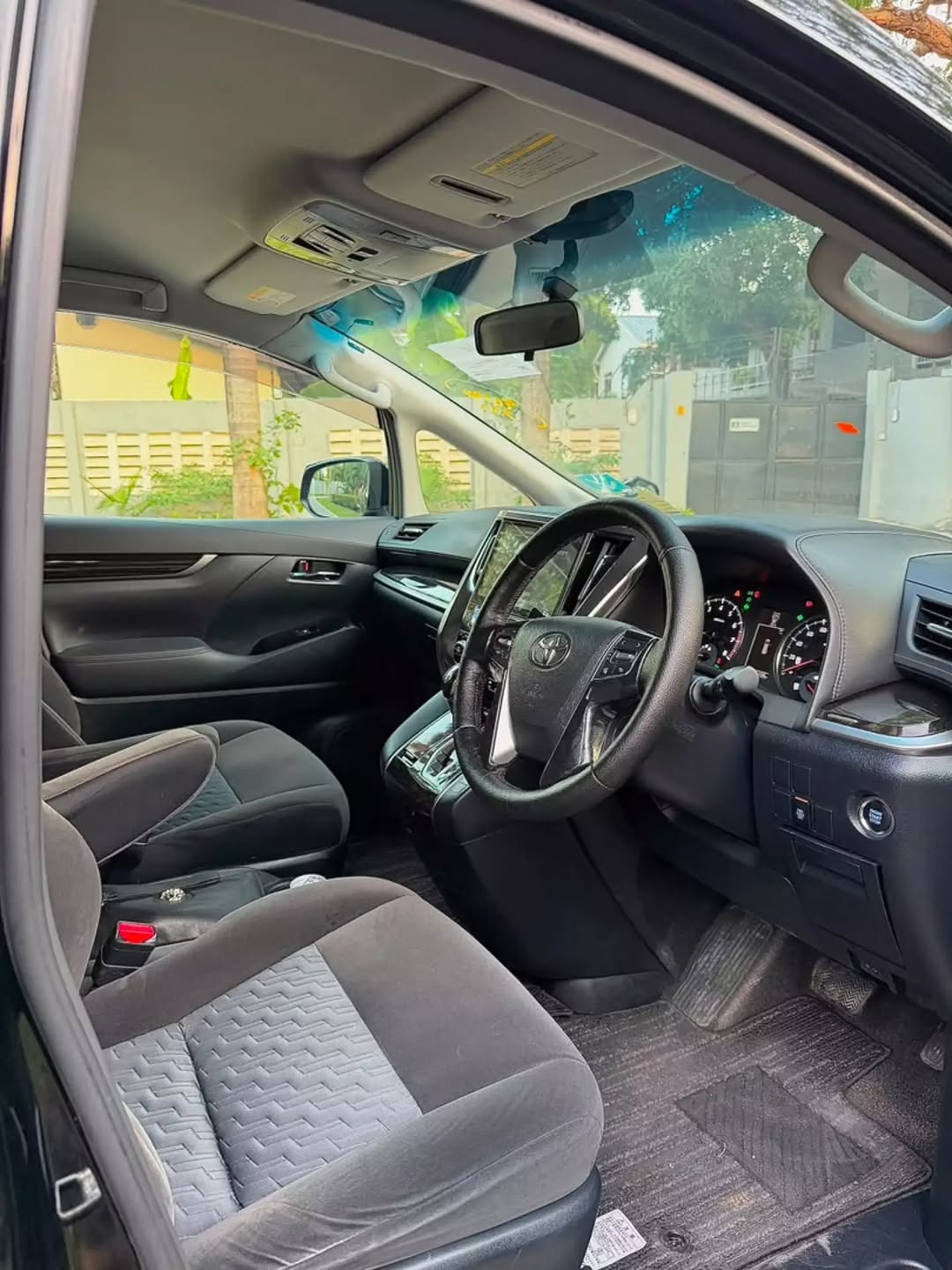 TOYOTA ALPHARD thumbnail 6